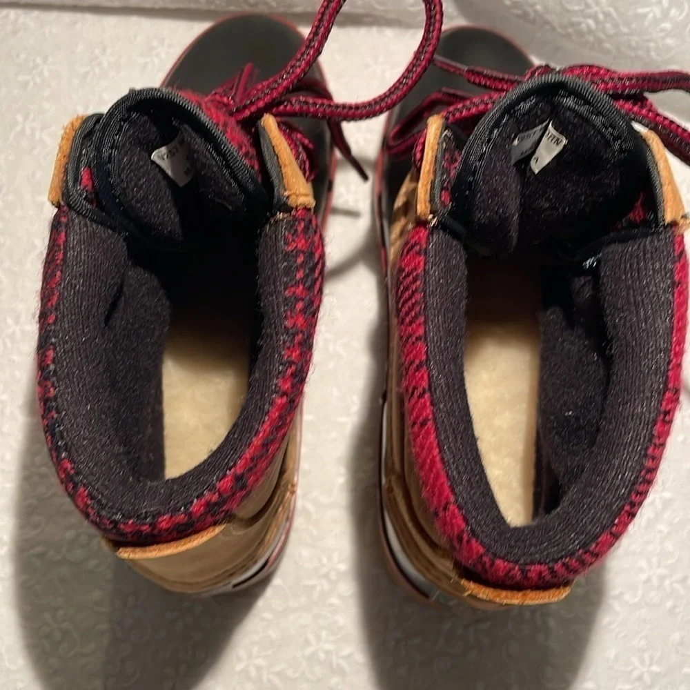BASS Women’s Waterproof Duck Boots size 5 Thermolite